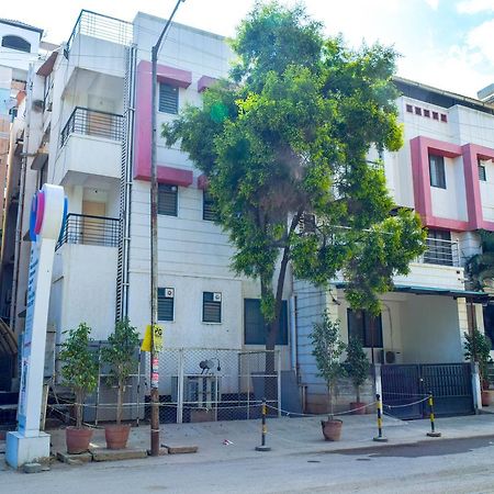 Oyo 5934 Lokaz Hotel Bangalore Ngoại thất bức ảnh