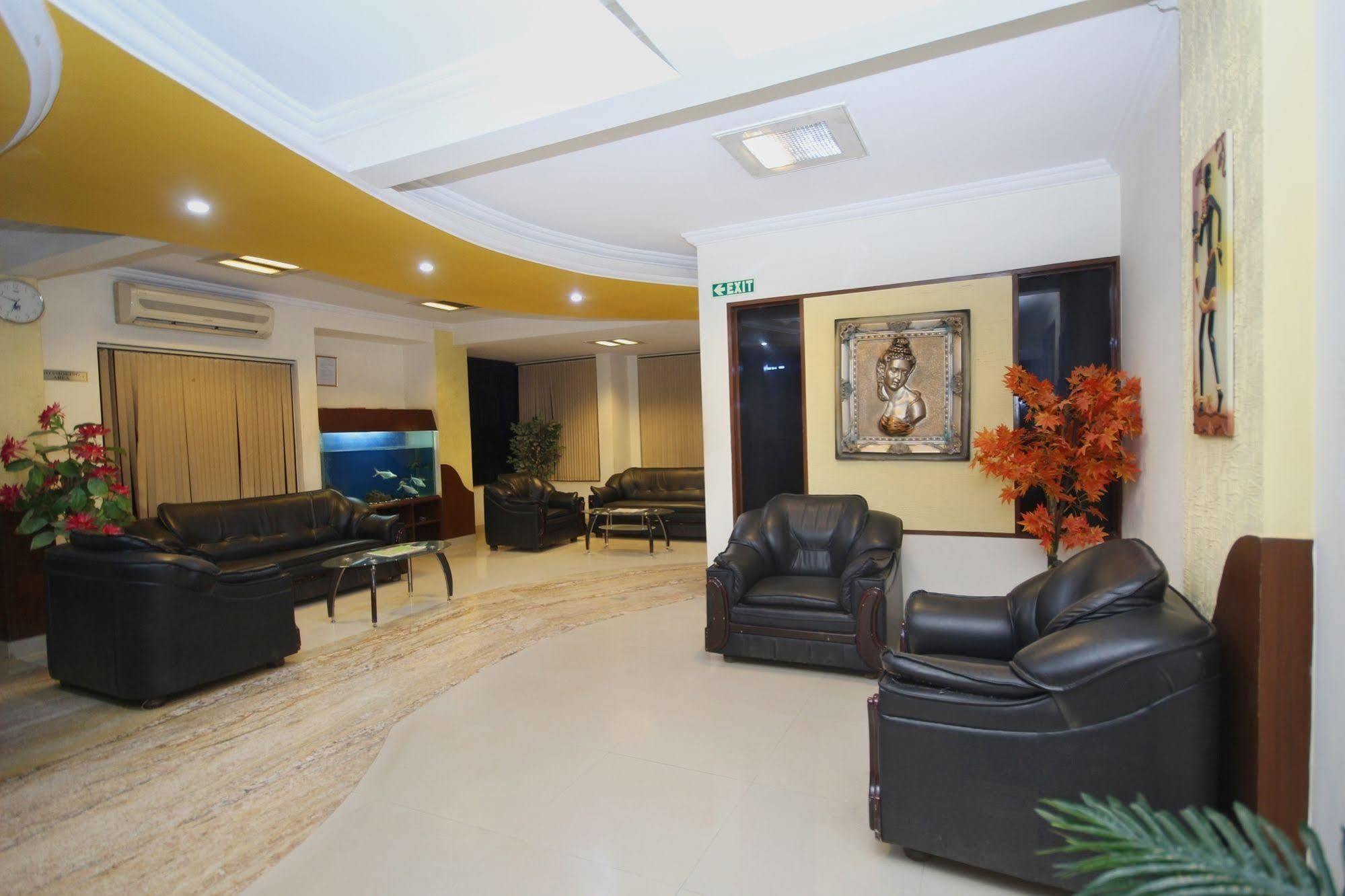 Oyo 5934 Lokaz Hotel Bangalore Ngoại thất bức ảnh