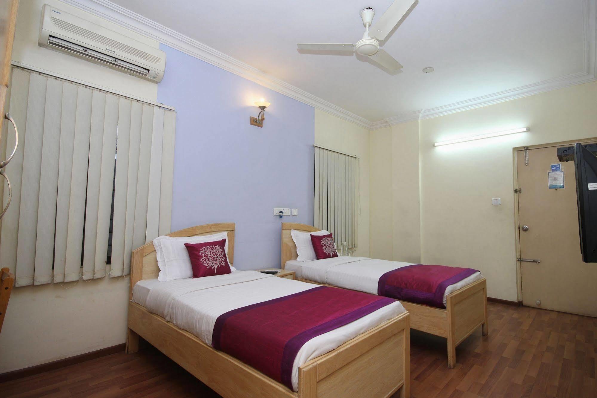 Oyo 5934 Lokaz Hotel Bangalore Ngoại thất bức ảnh