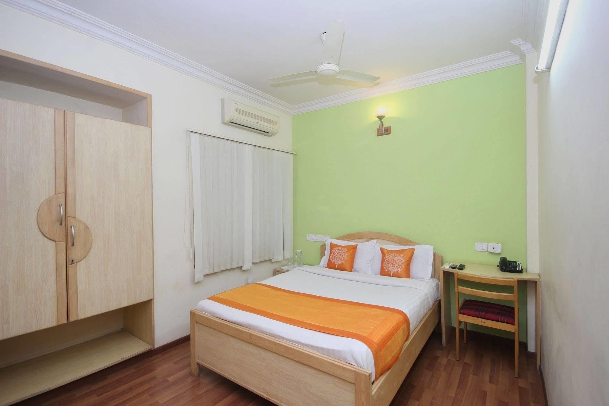 Oyo 5934 Lokaz Hotel Bangalore Ngoại thất bức ảnh