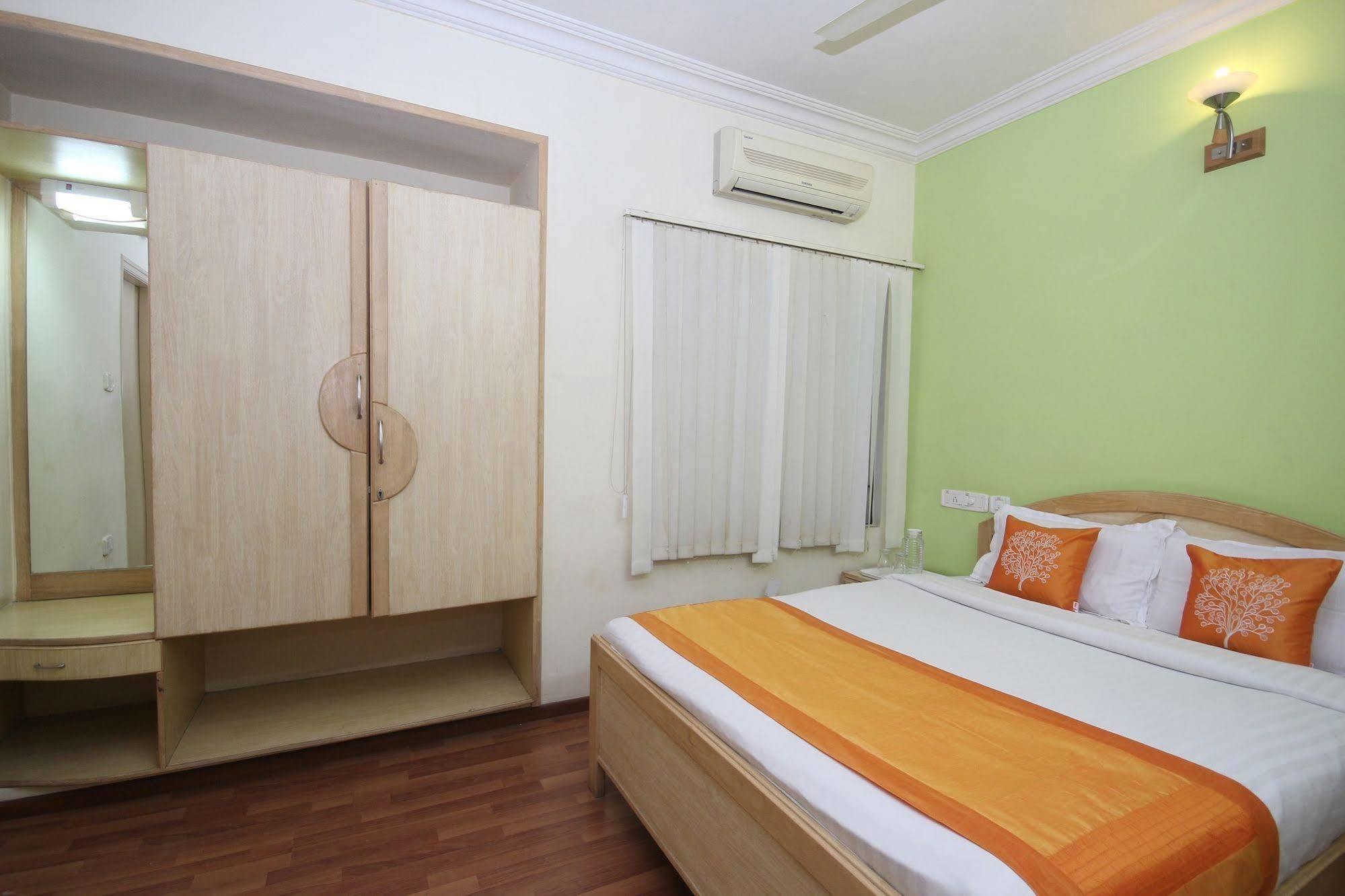 Oyo 5934 Lokaz Hotel Bangalore Ngoại thất bức ảnh