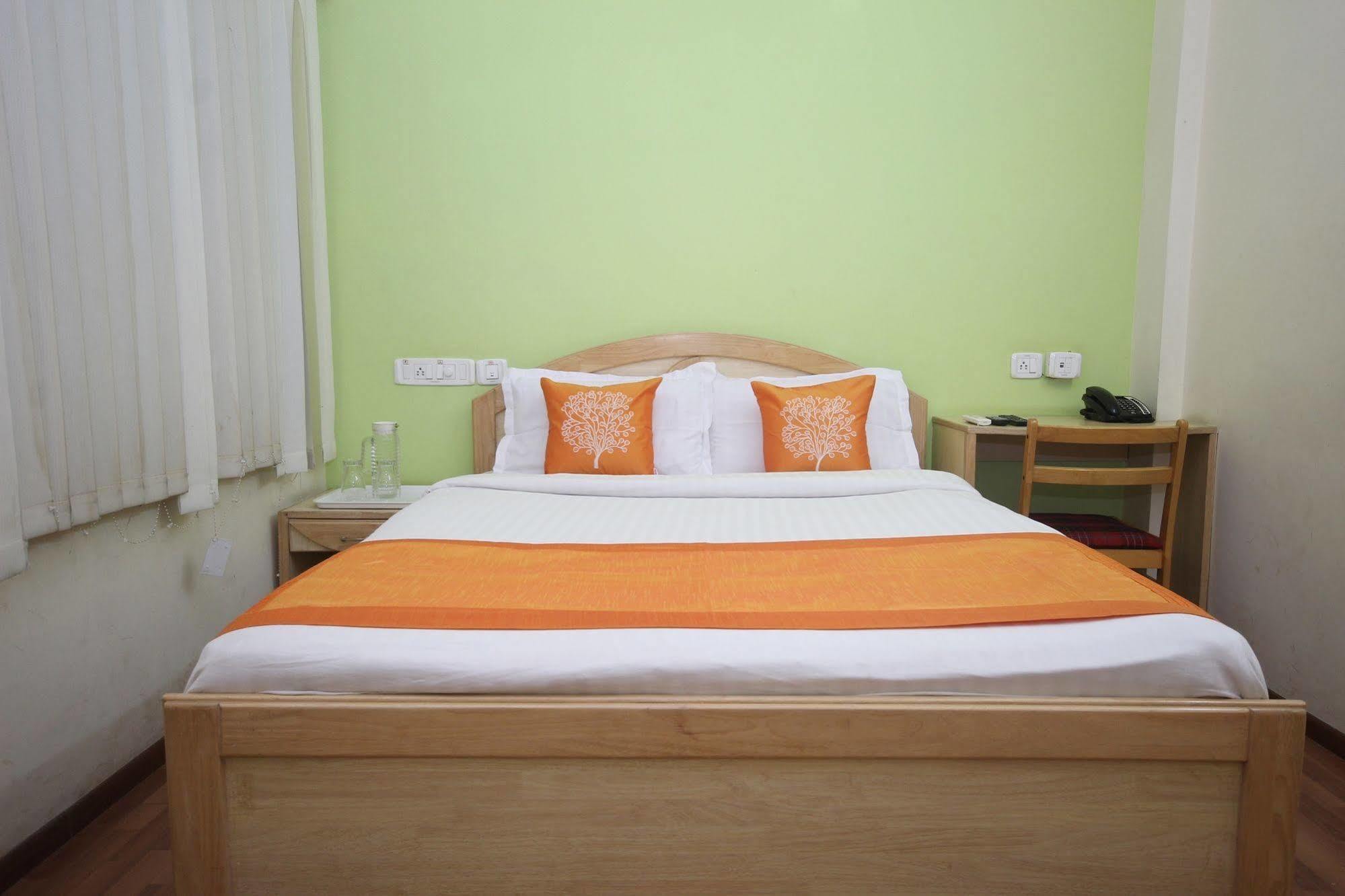 Oyo 5934 Lokaz Hotel Bangalore Ngoại thất bức ảnh