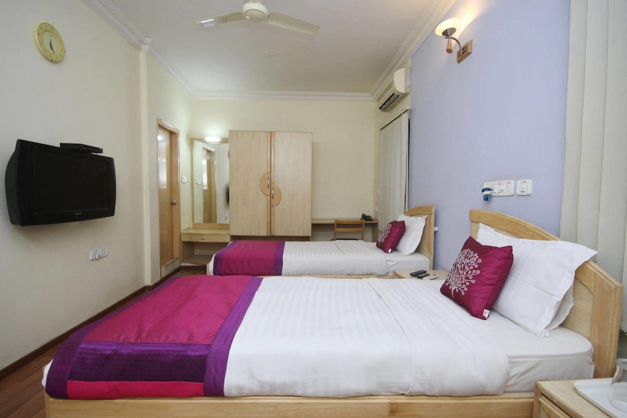 Oyo 5934 Lokaz Hotel Bangalore Ngoại thất bức ảnh