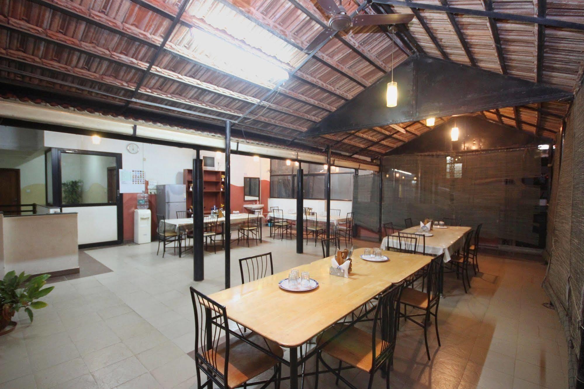 Oyo 5934 Lokaz Hotel Bangalore Ngoại thất bức ảnh